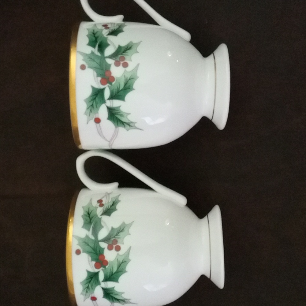 Pair Christmas Mikasa Ribbon Holly Bone China Mugs